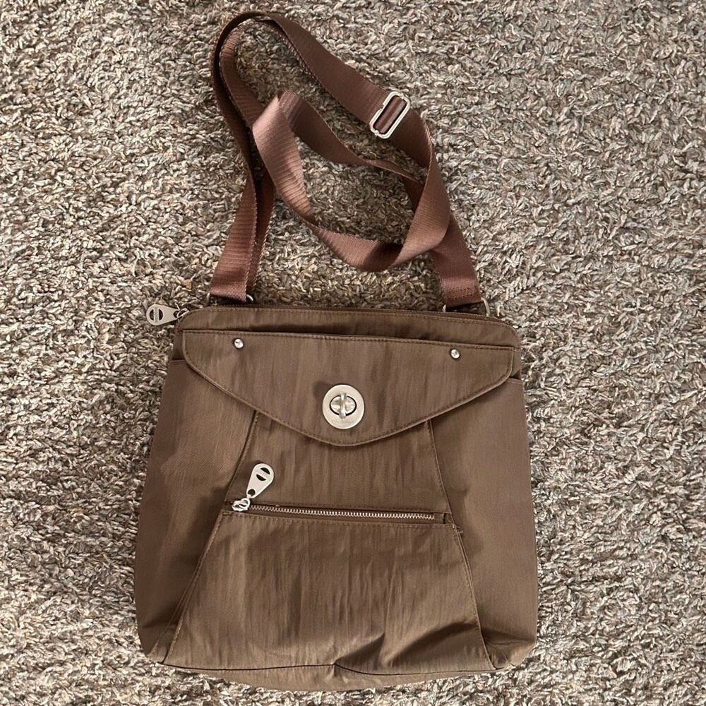Baggallini Light Brown Crossbody Shoulder Medium EUC Travel Messenger